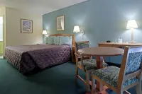Americas Best Value Inn-FL Turnpike & I-95 Junction - Haustierfreundliche