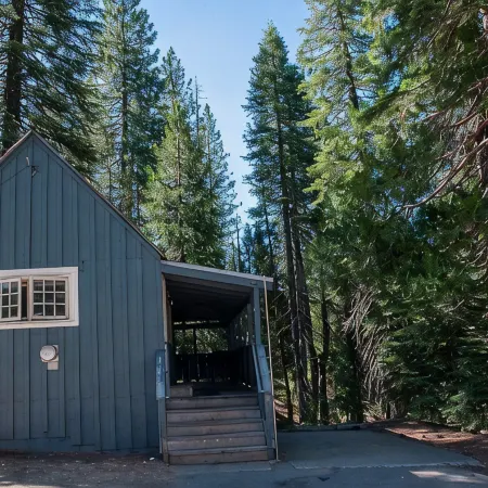 China Alley Cabin C: Cute & Cozy Cottage w/ Deck