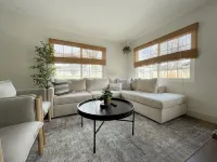 BEAUTIFUL, REMODELED HOME WITH EASY ACCESS TO LAKE AND RIVER - PET FRIENDLY