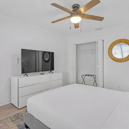 Top Floor Corner Unit: 2Br Waterfront with Stunning Intracoastal Views
