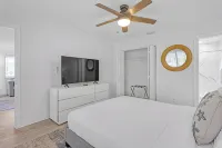 Top Floor Corner Unit: 2Br Waterfront with Stunning Intracoastal Views - Bungalows