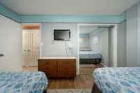Oceanfront condo - sunrise views, direct beach access & pool - con encanto