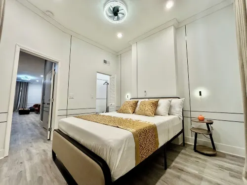 Muse in the city’s historic district near Aquarium, Zoo, Wheels, Arch, Stadium - balcone