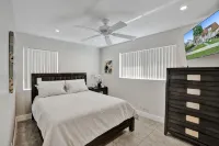 3 BR by Hard Rock Guitar Hotel Casino minutes away - balcony