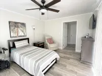 Beach Villa, Treasure Cay, Community Pool - Homestays