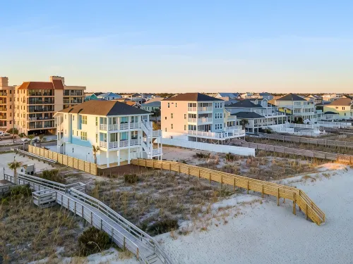 Enjoy Amazing Views at Almost New Spacious Oceanfront Unit, Huge Deck, Elevator - 5-Star