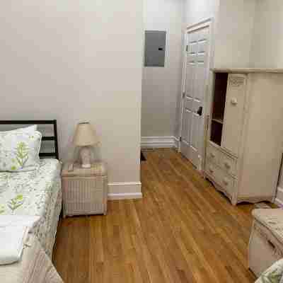 Boston Spacious Apartment with private outdoor patio Rooms