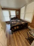 Cabin in Hocking Hills with Hot Tub, Fire Pit and Covered Back Deck. - homestay
