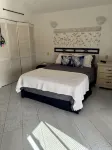 Waterfront Villa  5 min to beaches Hoteles en 