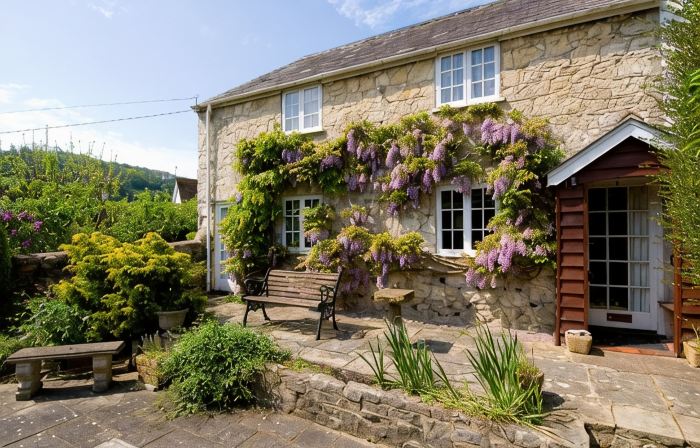 Sunbeam Cottage nestling in the heart of Branscombe village with a parking space