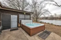 4BR Retreat w/ KING Bed, Hot Tub & Prime Location - Wifi