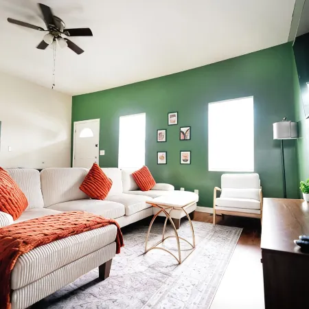 Cozy & Chic Getaway - In The Heart Of RVA • 4BD 2.5BA • Sleeps 9+