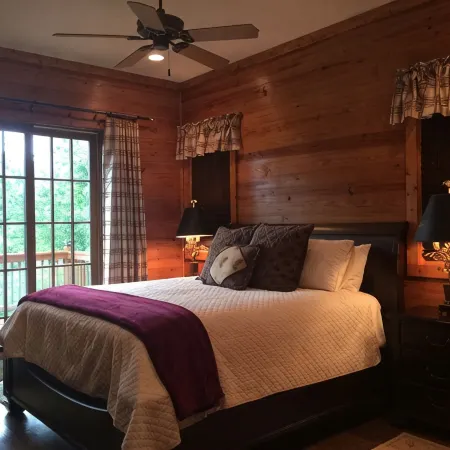 Wildwood Cabin - Sleeps 14, Mountain Views