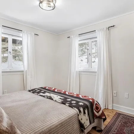 Cozy Private Chalet-Close to Skiing with Hot Tub-Pet Friendly