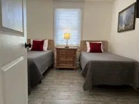 C2 Perfect location in historic city center, near beaches, patio, free parking!