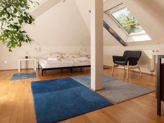 Spacious vacation apartment on the Elbe slope - directly on the Blue Wonder
