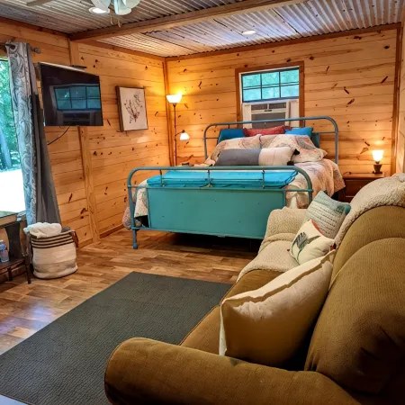 Secluded Riverfront Cabin 5 acres on Little Missouri River