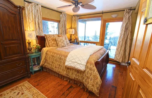 Slope Side Retreat w/ Spectacular Mountain Views. Pet Friendly! - 4-Star