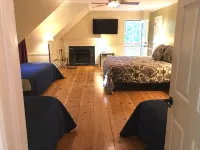 8 Bdrm🏆29ppl Hotub,Pool,Pond, 9miles Chatt - 浴缸