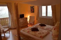 Sunny, spacious & fully equipped, castle views, close to lake/beach, restaurants - balcony