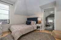 A block from the beach! Sleeps 20! Hot Tub, Game Room! - 4-Star