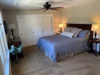 🍾UPSTAIRS ON VINE - 2 blocks from the center of town!!🍷 - 3-Star