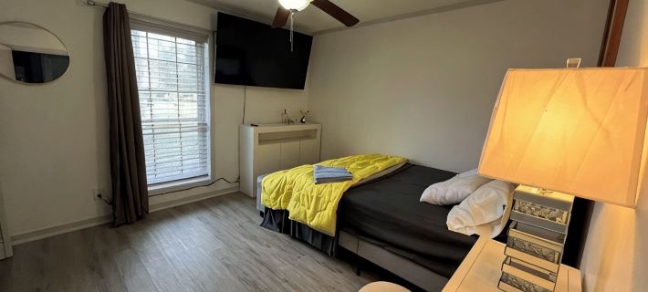 Deluxe House/fitness/ backyard Hotels in Monroe
