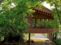 Walk Out to Lake Access, Sleep 30. Great for Multi-Family, Reunions, or Retreats - Wifi