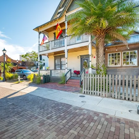1880 Victorian In Heart of Downtown