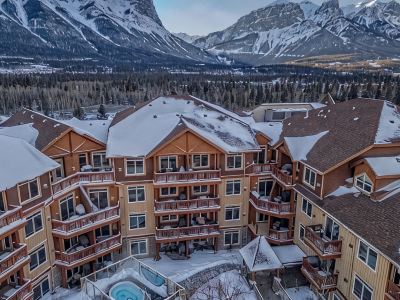 Falcon Crest Lodge by Clique