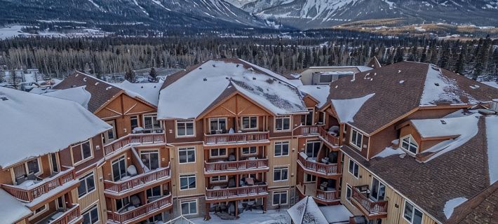 Falcon Crest Lodge by Clique โรงแรมในแคนมอร์