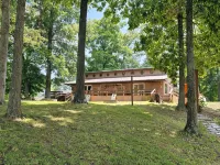 Lake Themed Cabin - Direct Water Access - Free Kayaks - 3-Star