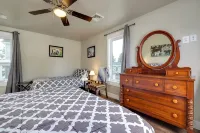 The Flynn- Cute & Cozy Home on Main St, Luray - right downtown! Chef available - 4-Star