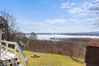Cozy cabin overlooking Wister Lake - Alppimaja