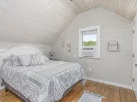Loft at the Country Store! Unique Southern Stay! 1bed, 1bath Hotels in Grainger County
