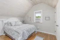 Loft at the Country Store! Unique Southern Stay! 1bed, 1bath - Homestays
