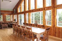 Remodeled woodland oasis for those who want it all - balcony