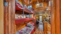 Romantic Get-a-Way!! 1954 Rail Road Caboose!! Relaxing Hot Tub! - Wifi