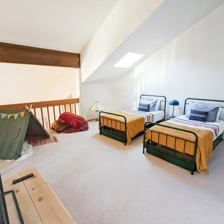 Cute kid-friendly condo next to Dollar Mountain