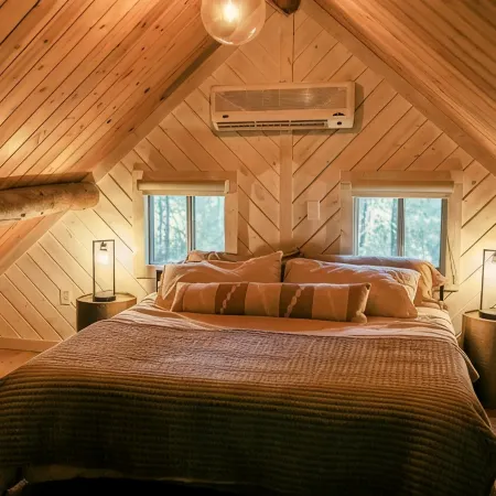 Modern romantic 2-bed log cabin in the forest
