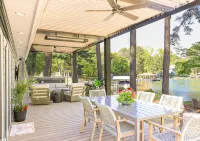 Tiny lakefront cottage with all the bells and whistles - Jacuzzi