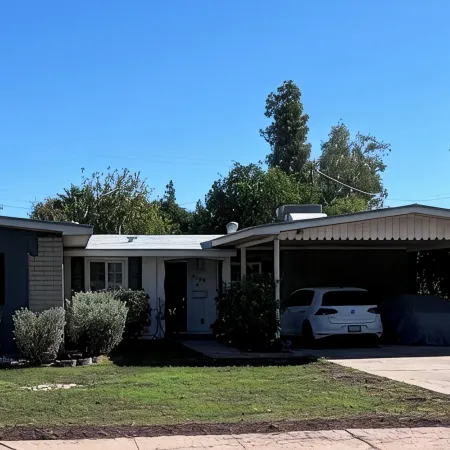 Beautifully restored charming MCM home in the heart of Tempe.