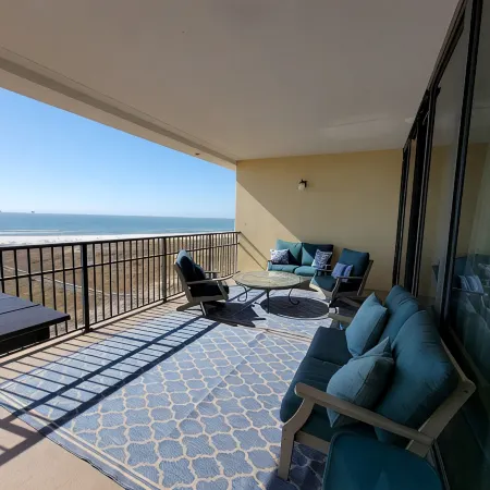 Best Seat in the House! Fall Rates, No Crowds, Rent A Golf Cart, Walk the Beach.