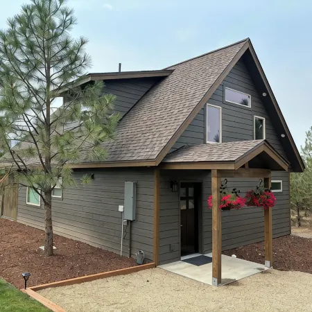 Peaceful, beautiful, cozy new cottage set on forested property. Gorgeous views!