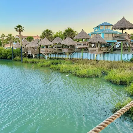 August Deals! Oceanfront Luxury Townhouse in Best Location! Kayak Pools & Bikes!