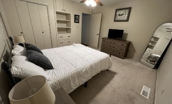 Cozy home in Mid-town Ruidoso. Enjoy the pool table and Hot tub.