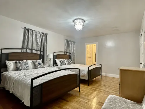 Two Story Cozy Massachusetts Home. - Bungalow