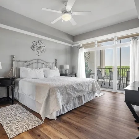 9108 Towers! Quiet! Elevators, indoor pool. Oct-May Travel Nurses welcome!!