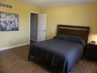 Restful Bourbon Trail Lodge with Pool and Hot Tub - Wifi