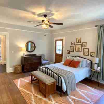 Classic craftsman centrally located close to downtown, VSU and SGMC Rooms
